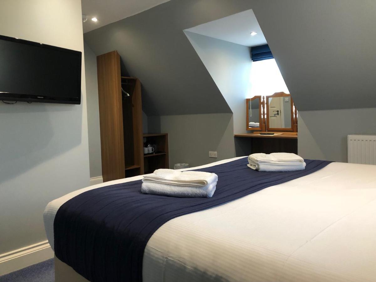 Corner House Hotel Gatwick With Bookable Holiday Parking Хорли Экстерьер фото