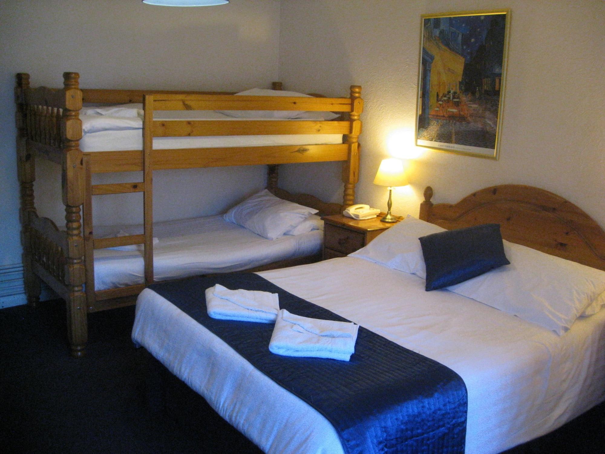 Corner House Hotel Gatwick With Bookable Holiday Parking Хорли Экстерьер фото