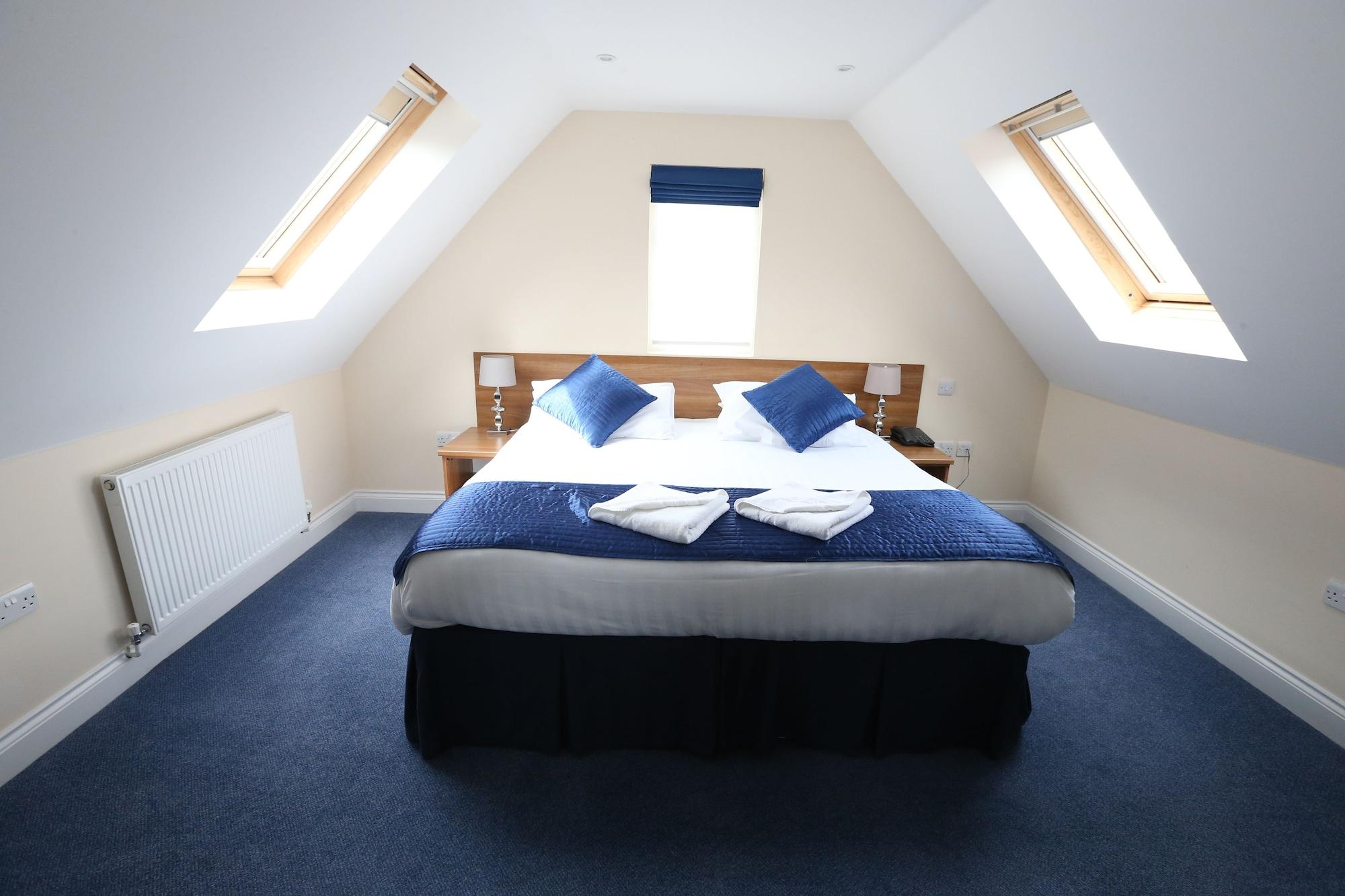 Corner House Hotel Gatwick With Bookable Holiday Parking Хорли Экстерьер фото