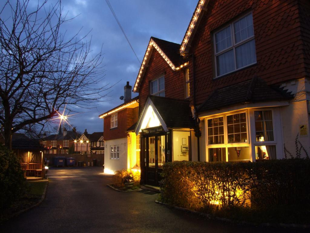 Corner House Hotel Gatwick With Bookable Holiday Parking Хорли Экстерьер фото