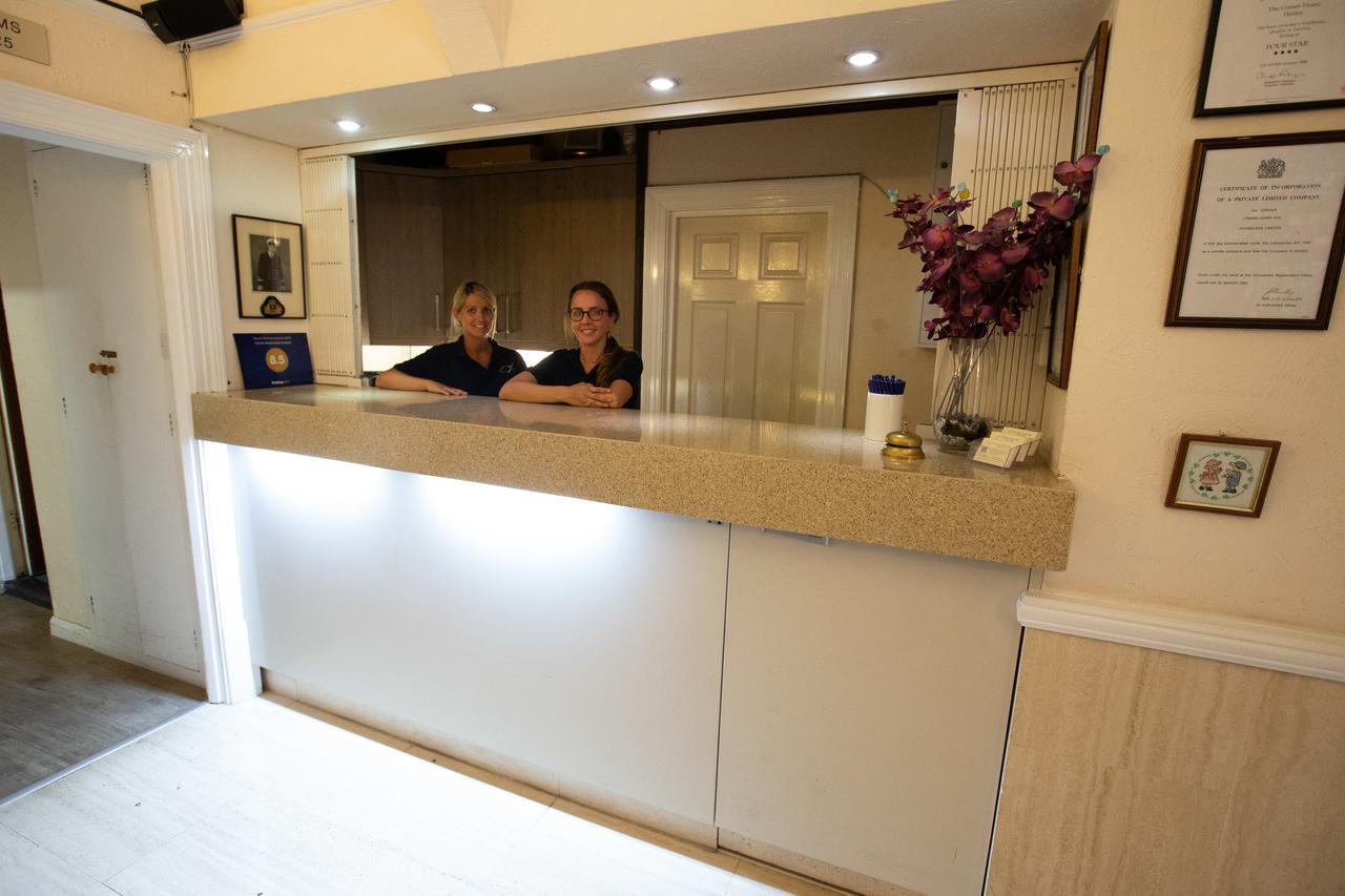 Corner House Hotel Gatwick With Bookable Holiday Parking Хорли Экстерьер фото