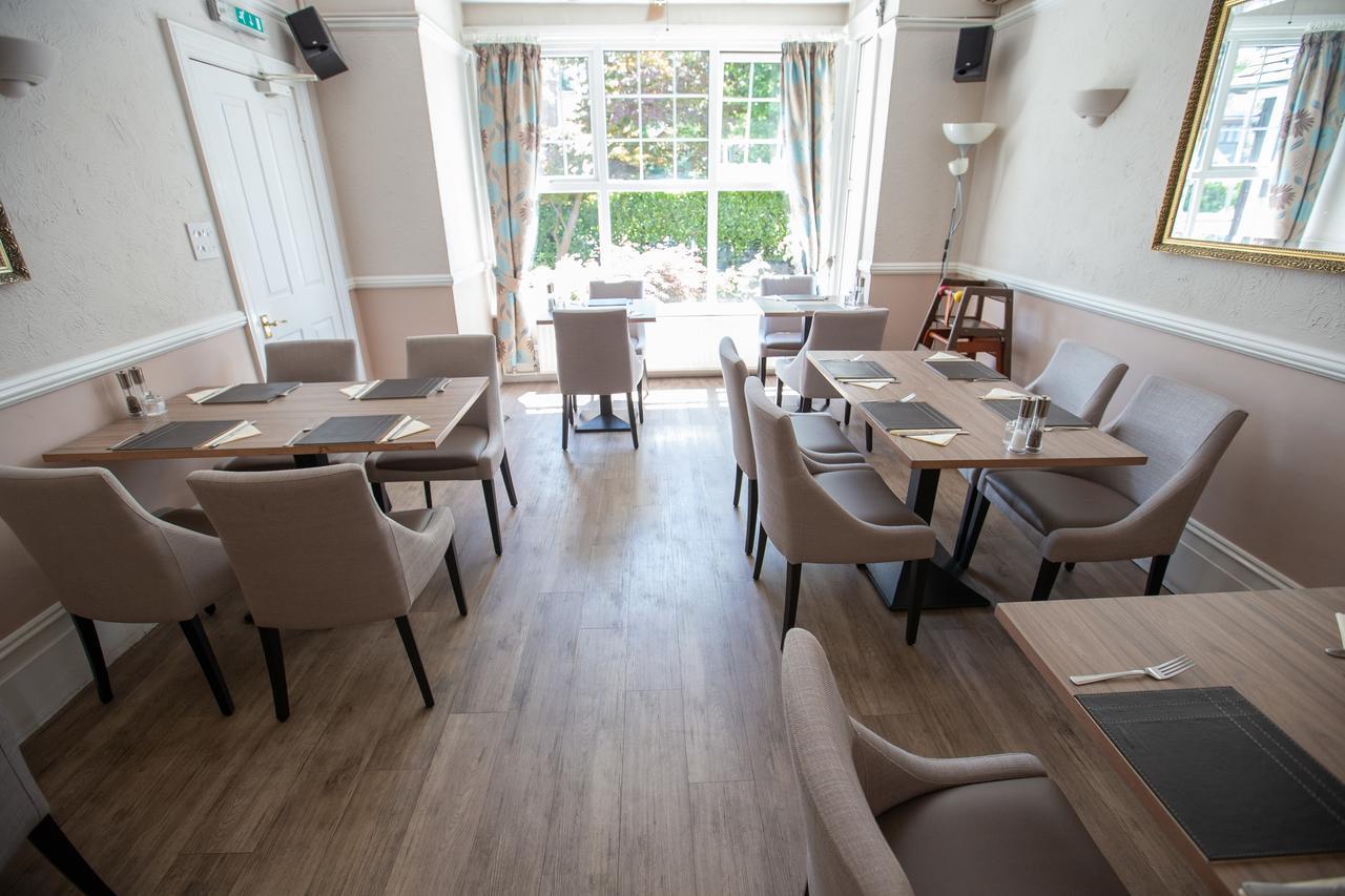 Corner House Hotel Gatwick With Bookable Holiday Parking Хорли Экстерьер фото