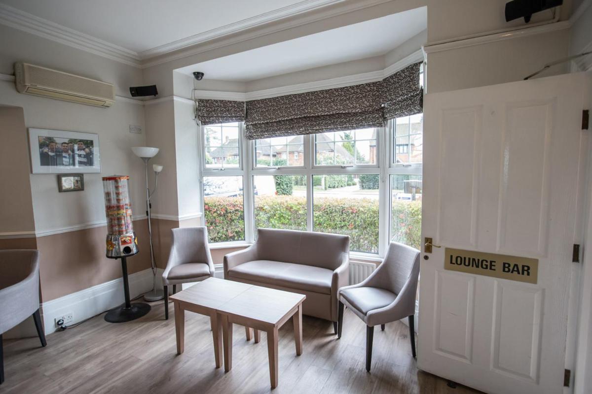 Corner House Hotel Gatwick With Bookable Holiday Parking Хорли Экстерьер фото